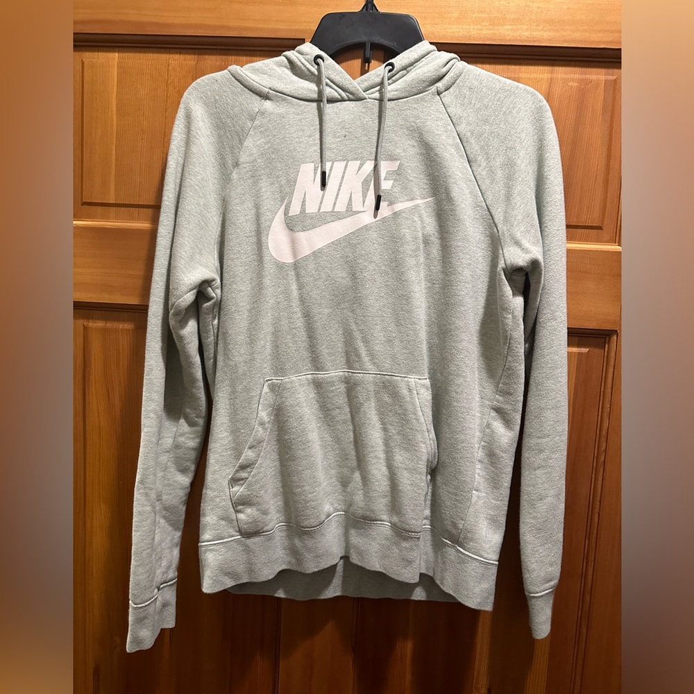 Women’s size small Nike sweatshirt